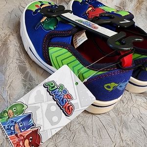 PJ MASKS SNEAKERS KIDS SZ 7 NWT